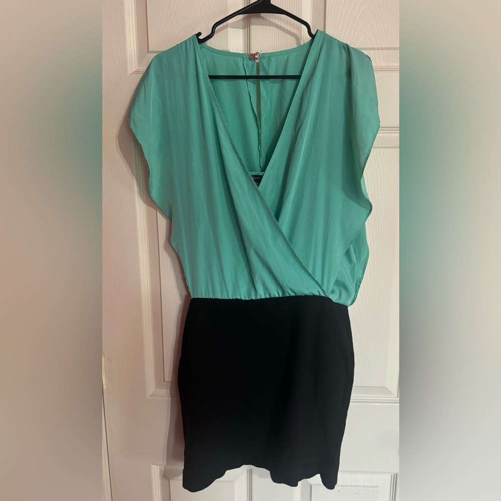 Kenneth Cole size medium dress aqua blue & black feminine office wear like new!
